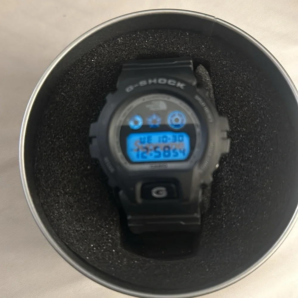 100 percent authentic supreme/north face/Gshock watch in black. Drop FW22.